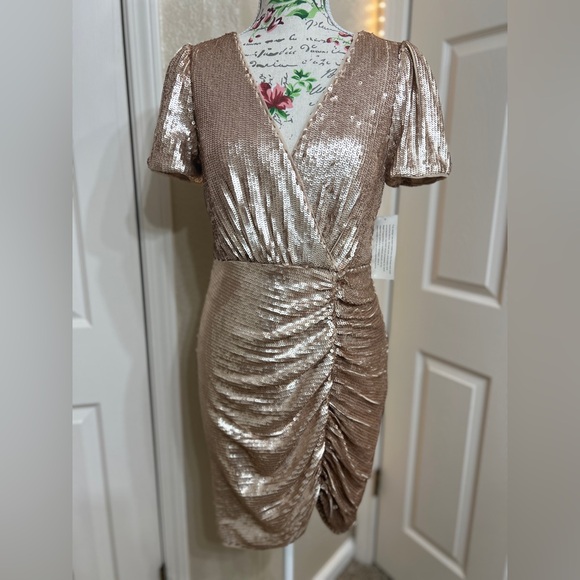 Aidan Mattox Gold Mini Dress with Elegant Sequin Detailing size 4 - Picture 1 of 9